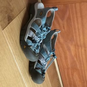 Women’s Keen shoes